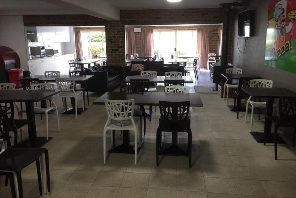 Acacia Snowy Motel Jindabyne Bagian luar foto