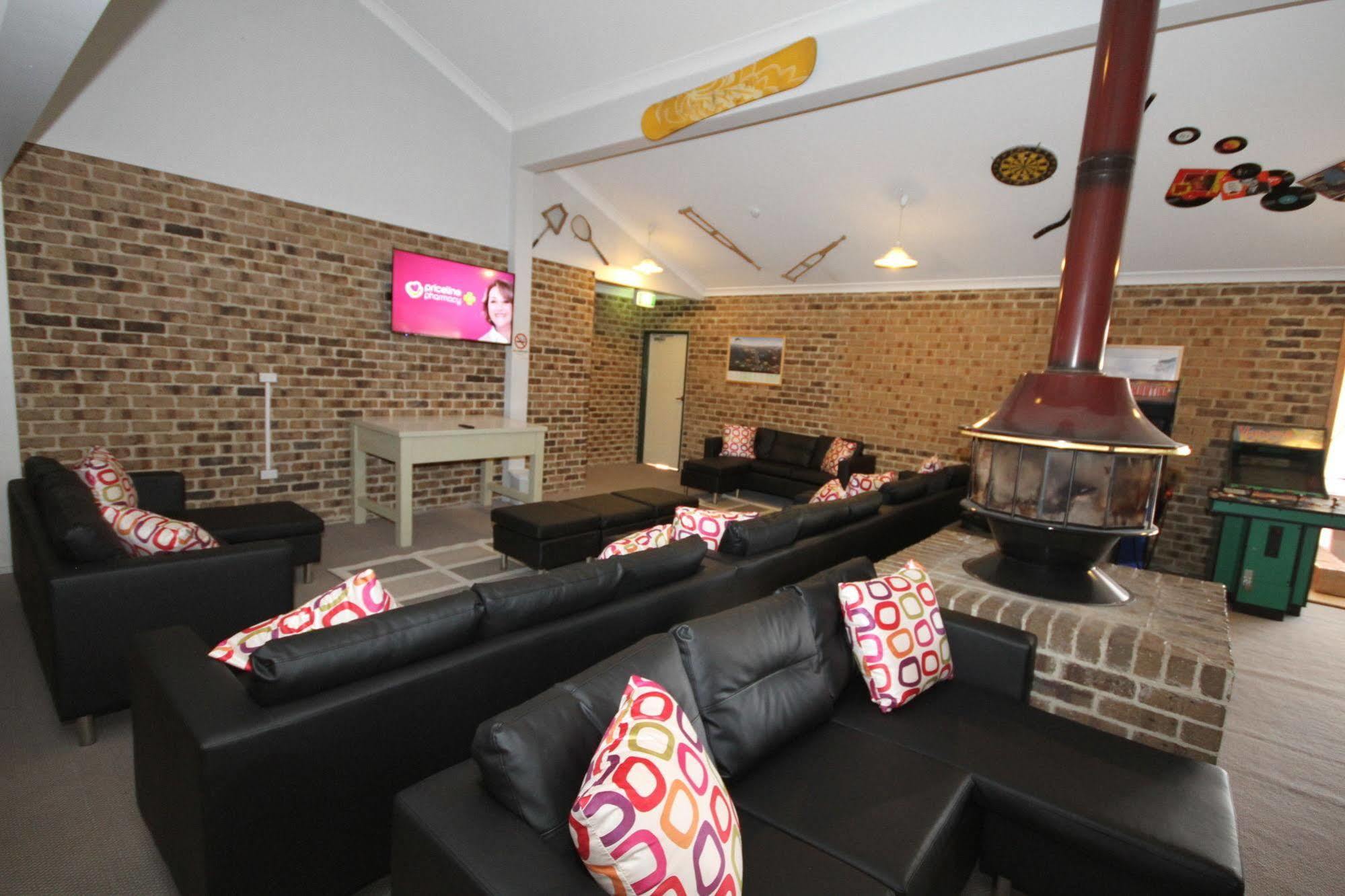 Acacia Snowy Motel Jindabyne Bagian luar foto